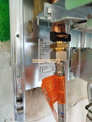 Втулка выхода горячей воды колонки Bosch Therm 4000 T4004 W10 WR10 муфта латунная (87003061870)